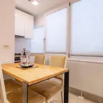 Modern Steps From Afi Mall Perfect For Couples By Mm Host Brašov