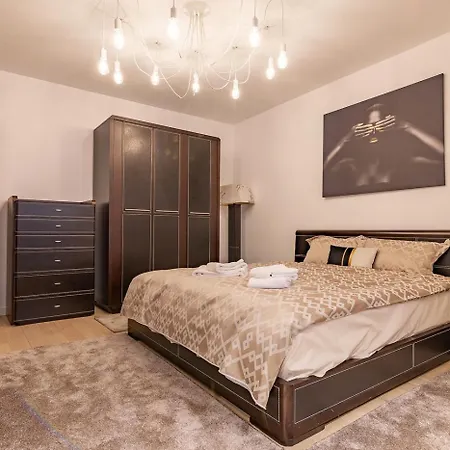 Modern Steps From Afi Mall Perfect For Couples By Mm Host Braşov