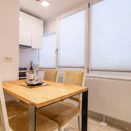 Modern Steps From Afi Mall Perfect For Couples By Mm Host Braşov