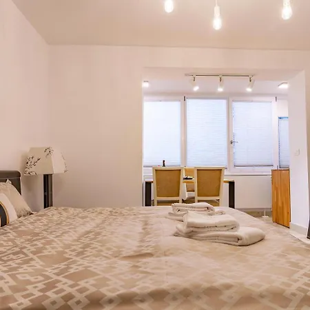 Modern Steps From Afi Mall Perfect For Couples By Mm Host Daire Braşov