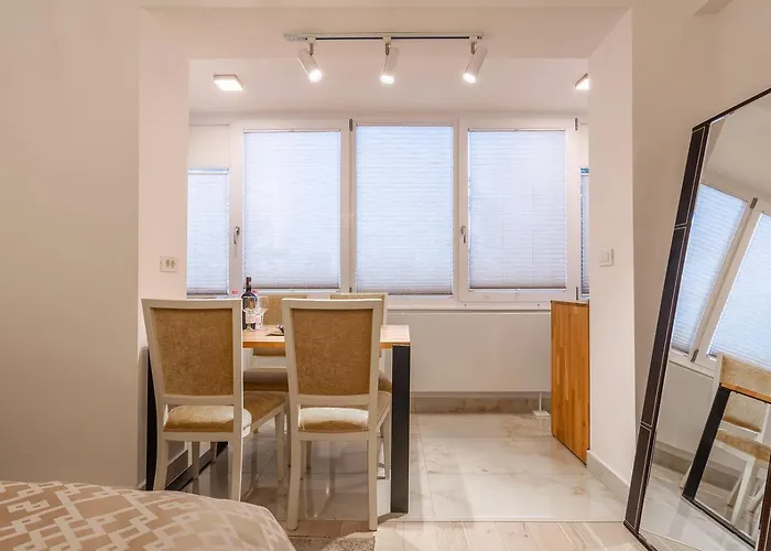 Daire Modern Steps From Afi Mall Perfect For Couples By Mm Host