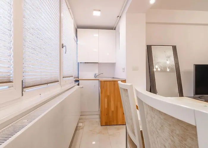 Modern Steps From Afi Mall Perfect For Couples By Mm Host Daire Braşov