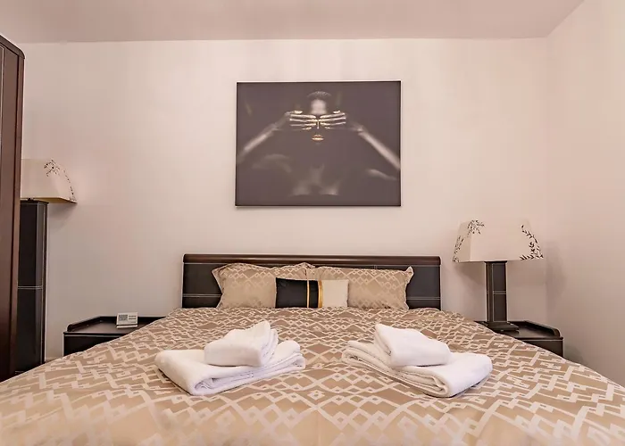 Modern Steps From Afi Mall Perfect For Couples By Mm Host *